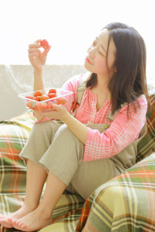 趁女朋友洗澡玩她闺蜜H